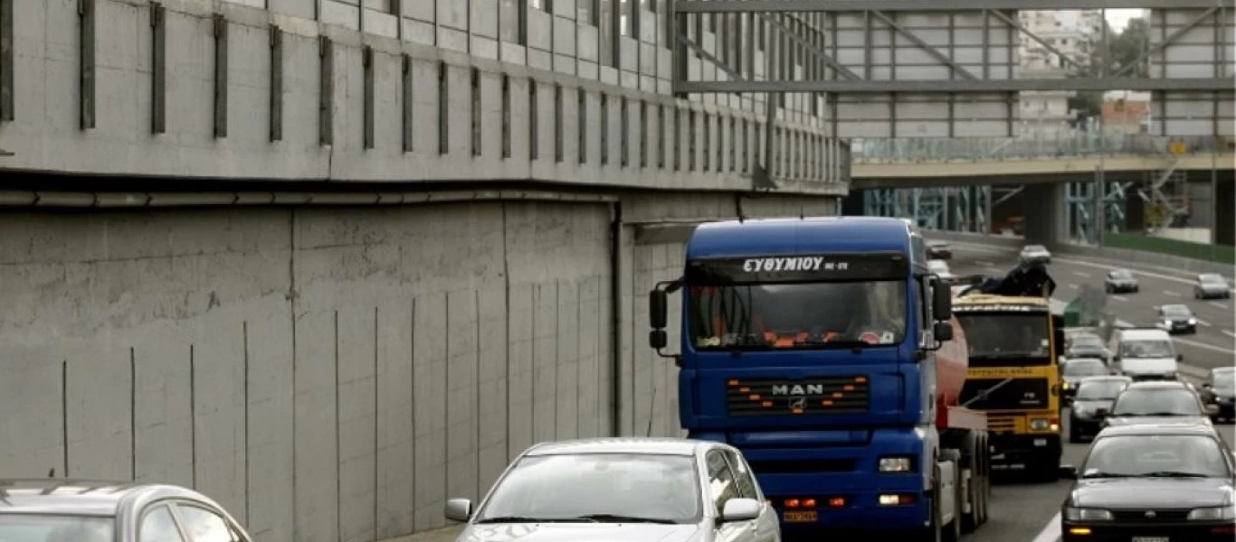 Κίνηση τώρα στην Αττική Οδό λόγω τροχαίου